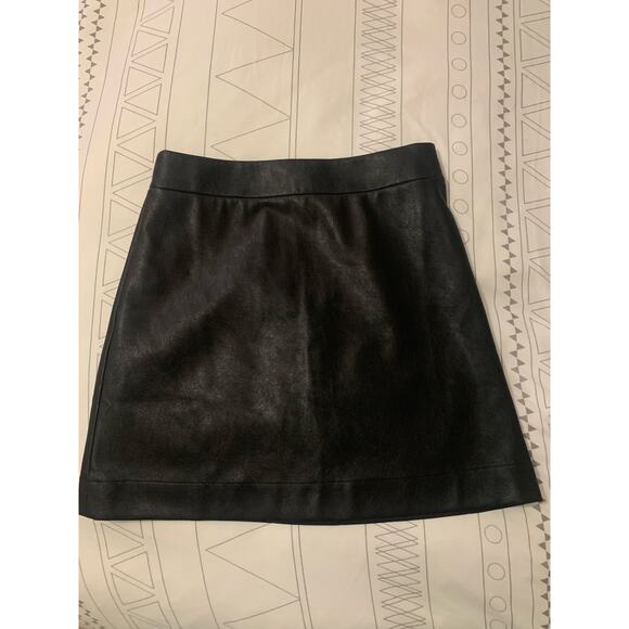 J Crew Faux Black Leather Mini Skirt Size 4 - Picture 1 of 3